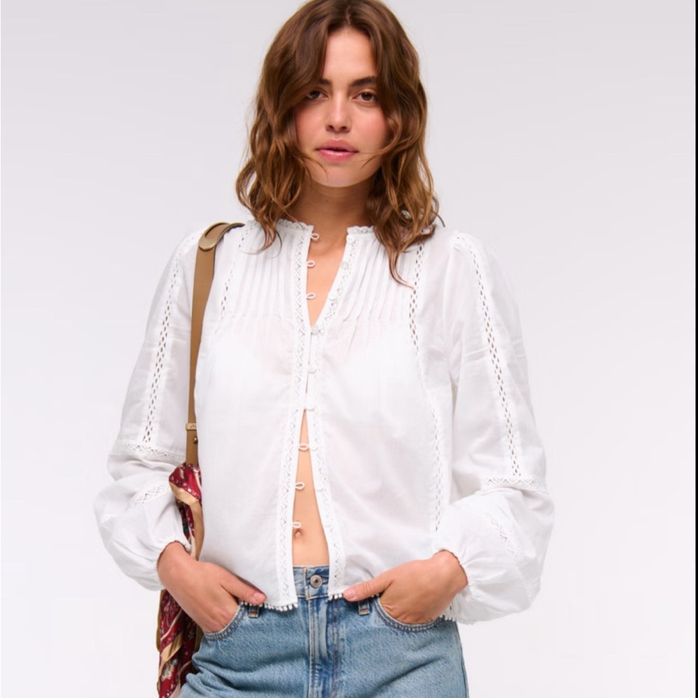 ISO Abercrombie & Fitch White Blouse
“Women’s Long-Sleeve Lace Trim Top”
